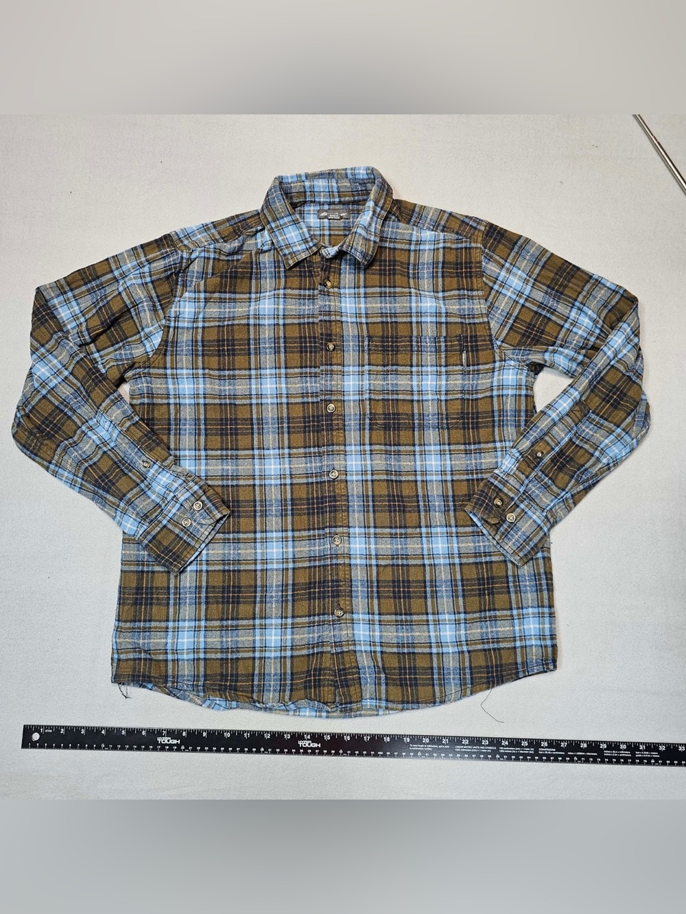 #355 Eddie Bauer Men’s (L) Plaid Flannel Shirt – Blue Brown Outdoorsy button-up